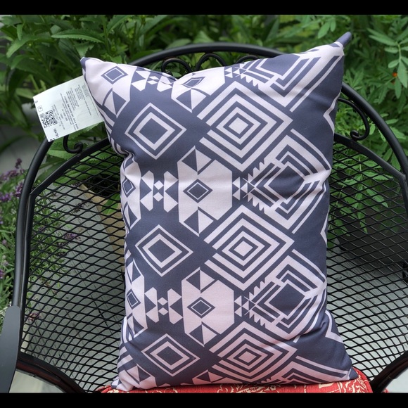Outdoor & Indoor, ‘ Tribal’ Pillow. - Picture 2 of 8